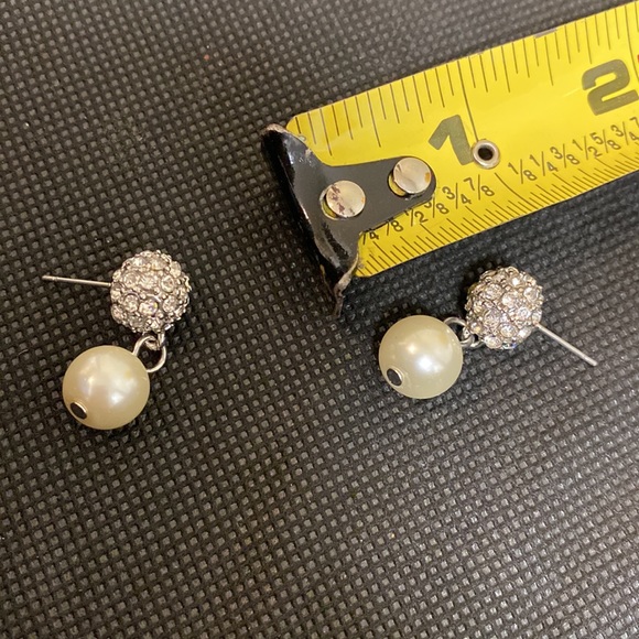 Cato w/rhinestone & pearls dangling pierced earrings - Picture 3 of 3